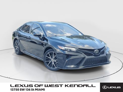 Used 2024 Toyota Camry SE FWD image 1