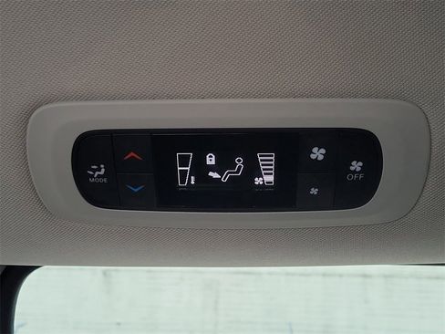 Used 2024 Chrysler Voyager LX image 14