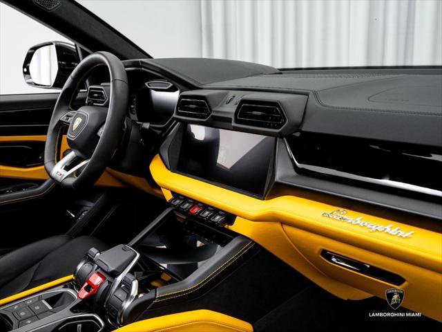 Used 2025 Lamborghini Urus SE AWD/4WD image 45