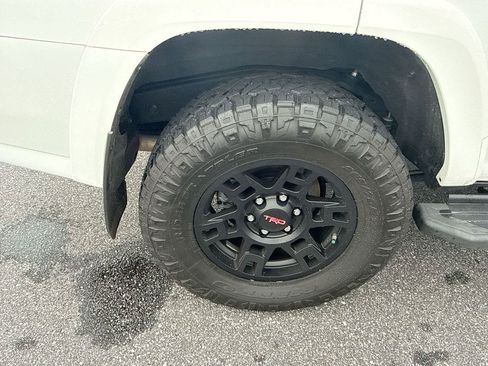 Used 2023 Toyota 4Runner SR5 Premium w/ Moonroof Package AWD/4WD image 19