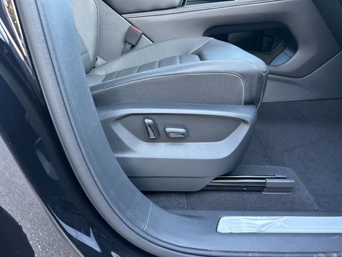 Used 2025 Volkswagen Atlas Cross Sport SEL image 39