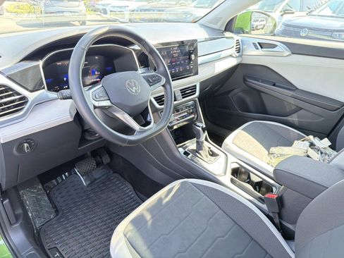 Used 2025 Volkswagen Taos SE w/ Panoramic Sunroof Package FWD image 13