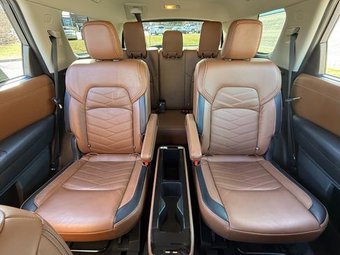 Used 2024 Nissan Pathfinder Platinum image 13