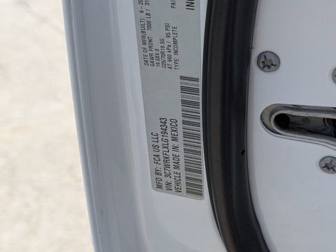 Used 2020 RAM 4500 Tradesman w/ Chrome Appearance Group image 22