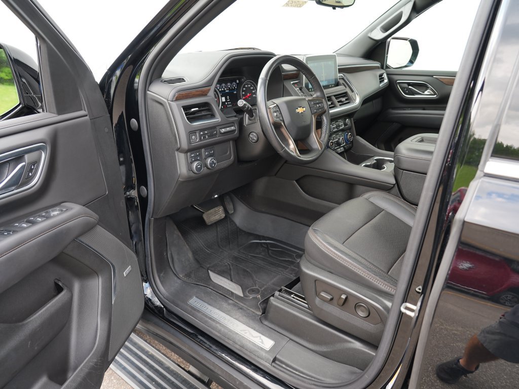 Used 2021 Chevrolet Tahoe High Country w/ Premium Package 2 AWD/4WD image 13