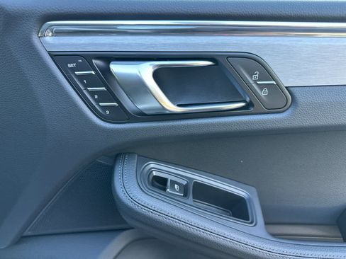 New 2026 Porsche Macan image 19