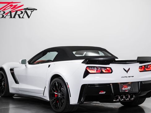 Used 2015 Chevrolet Corvette Z06 w/ 3LZ Preferred Equipment Group RWD image 11