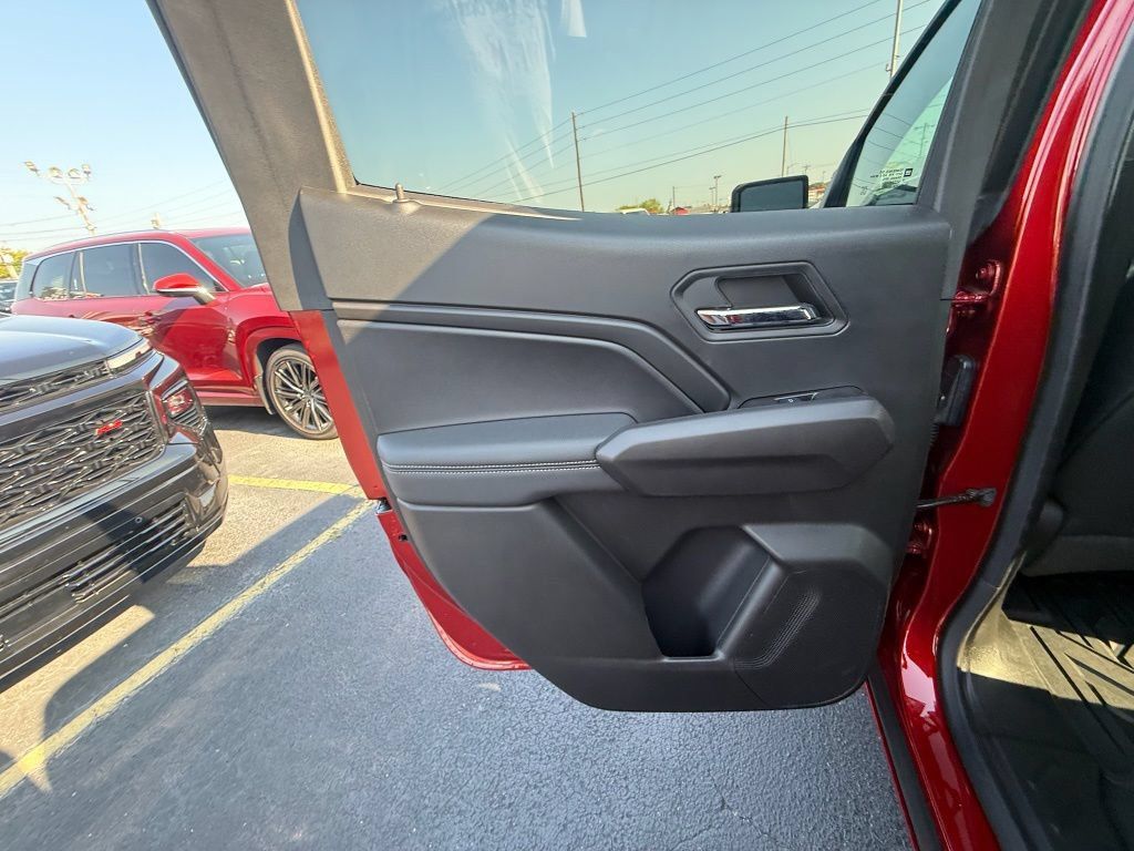 Used 2024 Chevrolet Colorado LT w/ LT Convenience Package III RWD image 17
