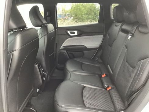 New 2025 Jeep Compass Latitude image 17