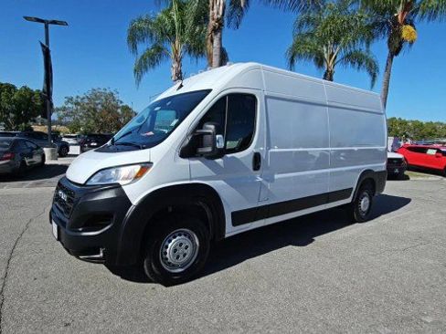Used 2025 RAM ProMaster 2500 w/ Convenience Group FWD image 4