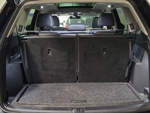 Used 2024 Volkswagen Atlas SE w/ Panoramic Sunroof Package image 9