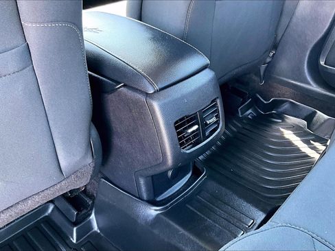 Used 2017 Ford Fusion SE image 10