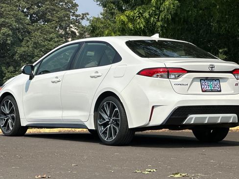 Used 2020 Toyota Corolla SE w/ SE Premium Package FWD image 6