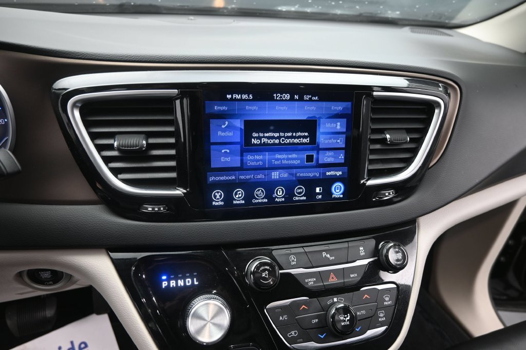 Used 2017 Chrysler Pacifica Touring-L Plus FWD image 37