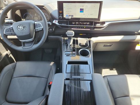 New 2026 Toyota Sienna XLE Woodland Edition AWD/4WD image 12