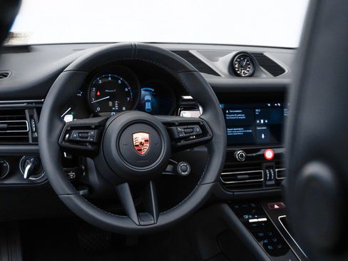 Certified 2023 Porsche Macan Turbo AWD/4WD image 20