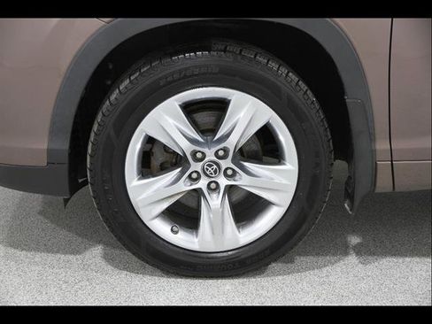 Used 2018 Toyota Highlander Limited image 23