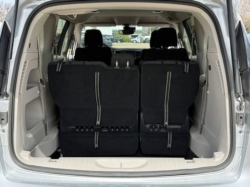 Used 2023 Chrysler Voyager LX image 28