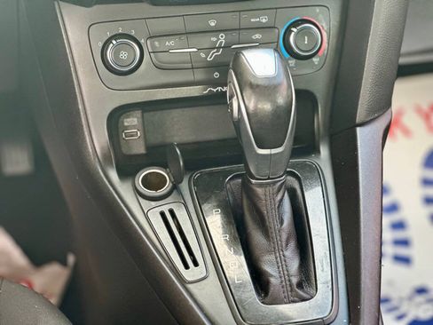 Used 2015 Ford Focus SE FWD image 12