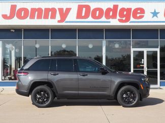 New 2025 Jeep Grand Cherokee Altitude image 1