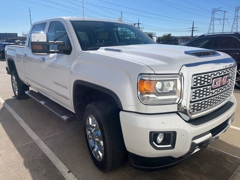 Used 2019 GMC Sierra 2500 Denali w/ Duramax Plus Package image 2