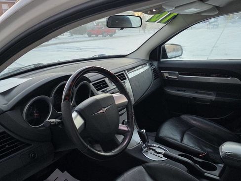 Used 2010 Chrysler Sebring Limited image 8