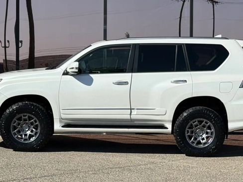 Used 2017 Lexus GX 460 w/ Navigation Package AWD/4WD image 4