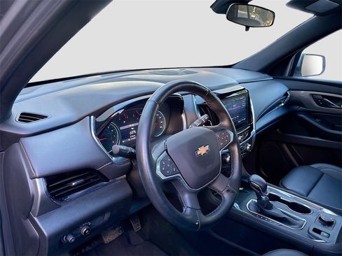 Used 2023 Chevrolet Traverse LT image 9
