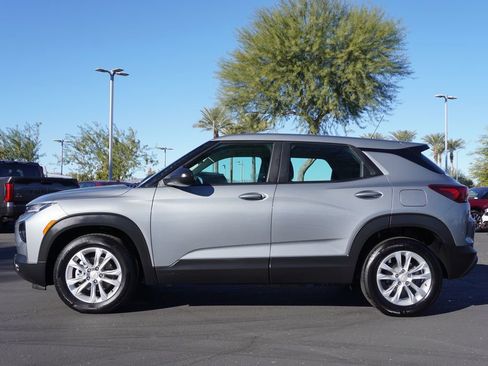 Used 2023 Chevrolet TrailBlazer LS image 2