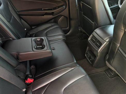 Used 2019 Ford Edge Titanium FWD image 29