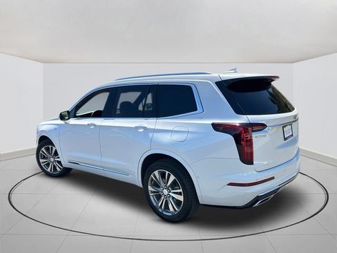 Certified 2025 Cadillac XT6 Premium Luxury w/ Technology Package FWD image 4