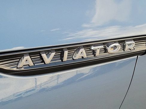 Used 2025 Lincoln Aviator Reserve w/ Luxury Package RWD image 9
