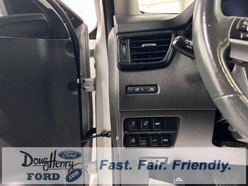 Used 2017 Nissan Rogue SV w/ SV Premium Package image 26