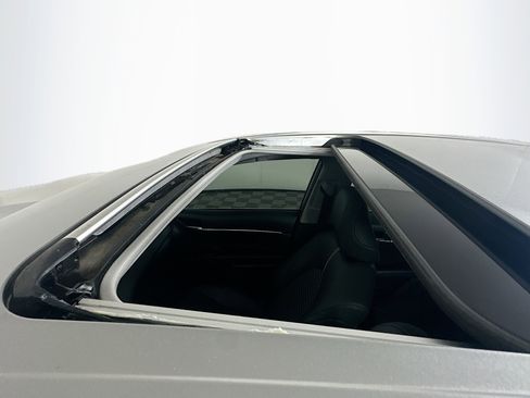 Used 2018 Toyota Camry SE w/ Moonroof Package image 26