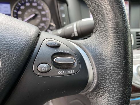 Used 2015 INFINITI Q70 3.7 image 17