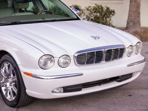 Used 2004 Jaguar XJ8 RWD image 4