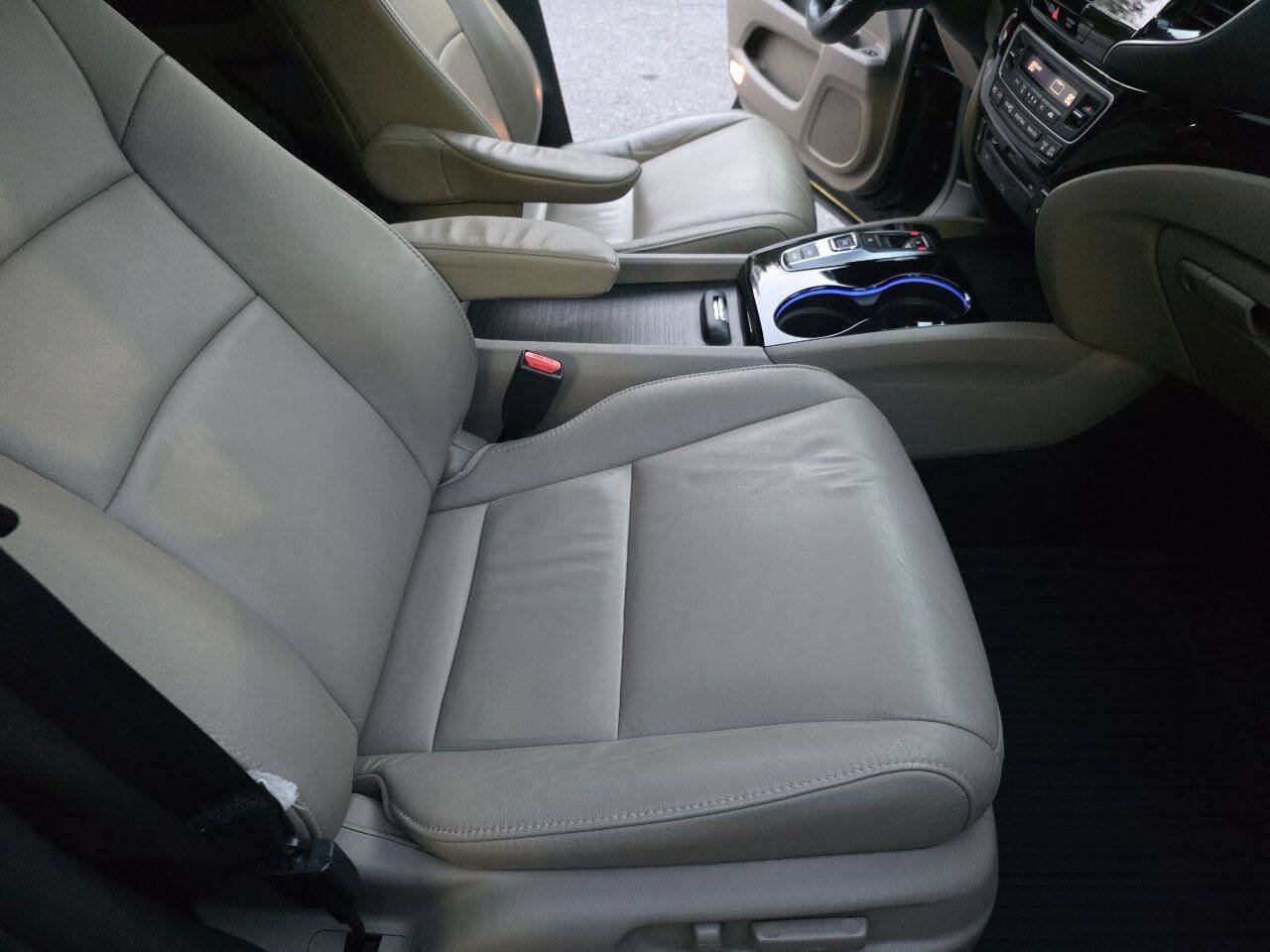 Used 2019 Honda Pilot Touring image 28