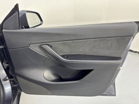 Used 2021 Tesla Model Y Long Range image 45