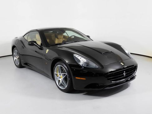 Used 2011 Ferrari California image 7