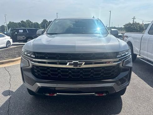 Used 2022 Chevrolet Tahoe Z71 w/ Luxury Package AWD/4WD image 2