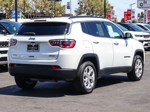 Used 2024 Jeep Compass Latitude AWD/4WD image 4