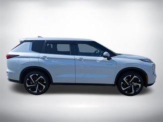 New 2025 Mitsubishi Outlander SE video 2