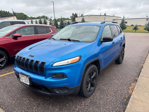 Used 2017 Jeep Cherokee Sport w/ Cold Weather Group AWD/4WD image 1