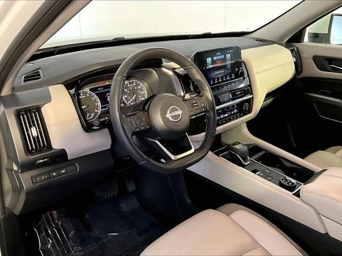 Used 2022 Nissan Pathfinder SL w/ SL Black Package image 17