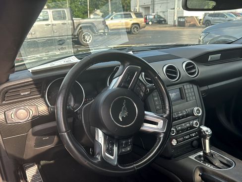 Used 2019 Ford Mustang Convertible RWD image 6