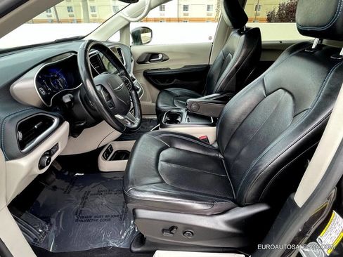 Used 2021 Chrysler Pacifica Touring-L image 22