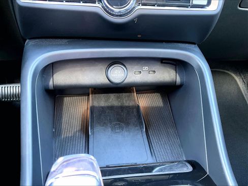 Used 2025 Volvo XC40 B5 Plus image 36