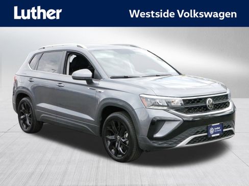Certified 2022 Volkswagen Taos SE image 1