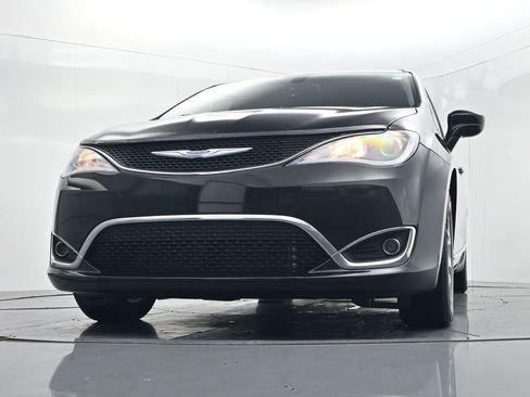 Used 2018 Chrysler Pacifica Touring-L Plus w/ Tire & Wheel Group image 54