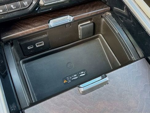 Used 2023 GMC Yukon XL Denali image 42